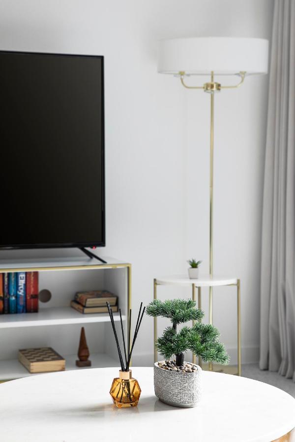 Luxury Spacious Flat With Communal Gardens And Parking London Exterior foto
