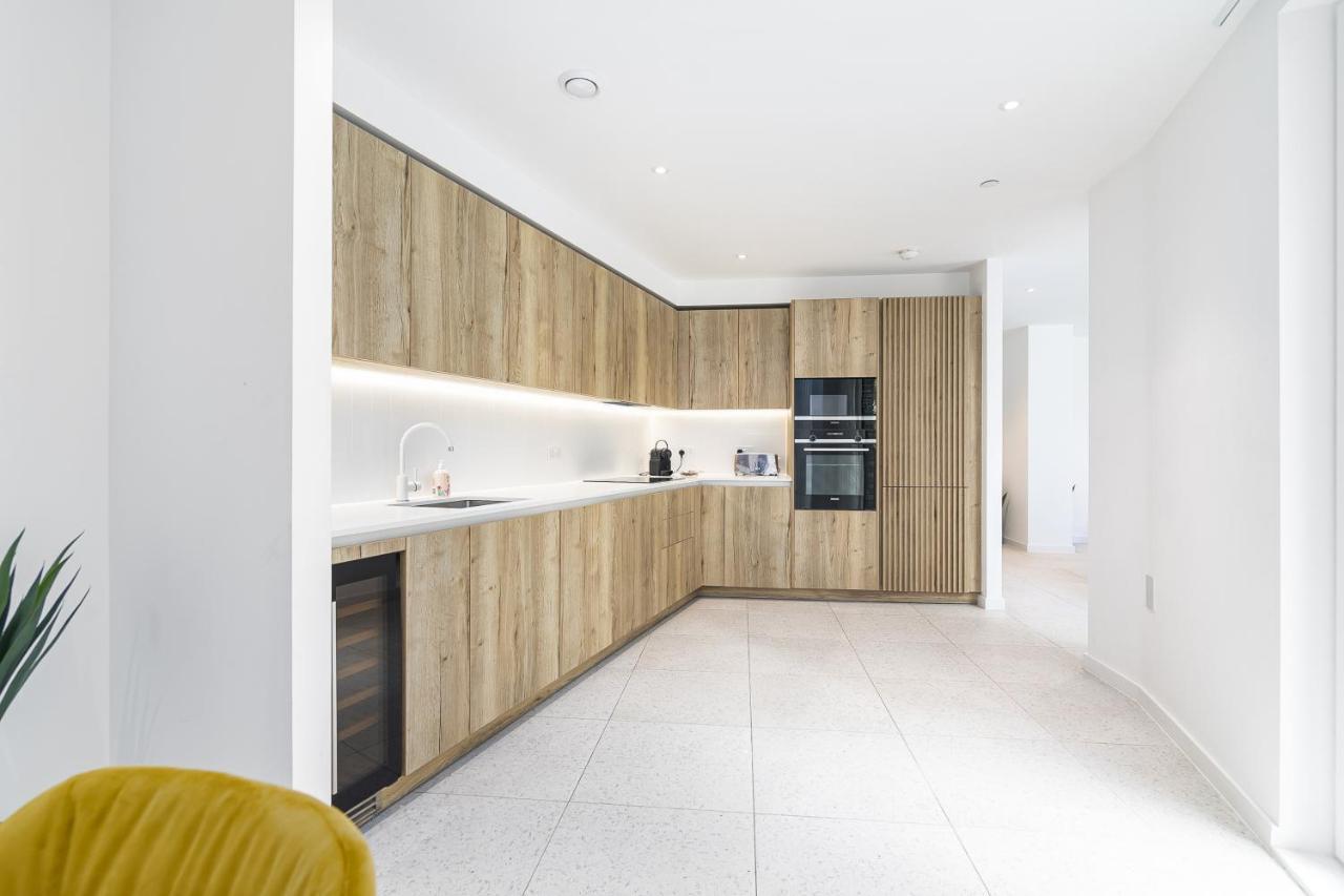 Luxury Spacious Flat With Communal Gardens And Parking London Exterior foto