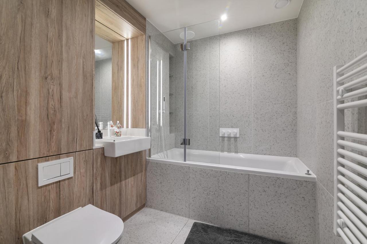 Luxury Spacious Flat With Communal Gardens And Parking London Exterior foto