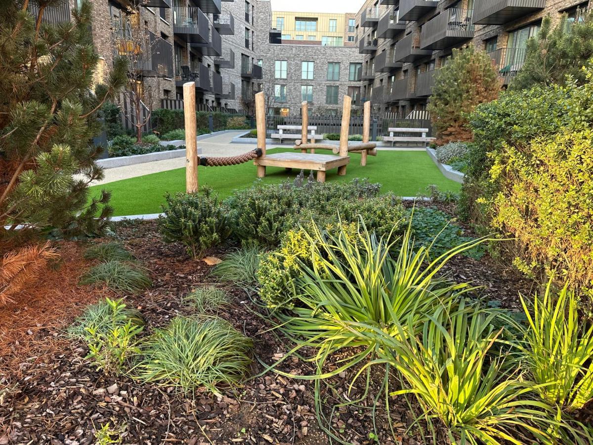 Luxury Spacious Flat With Communal Gardens And Parking London Exterior foto